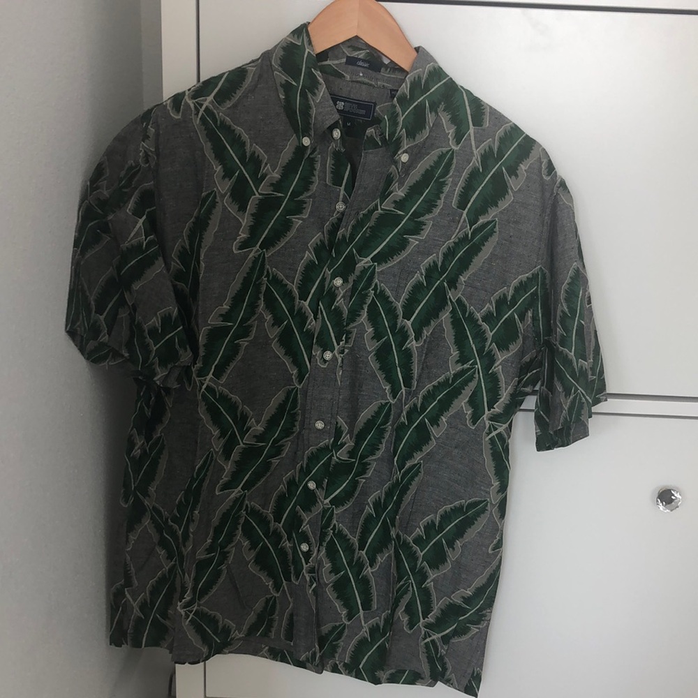 Reyn Spooner classic fit shirt, design style “Feathered Palms”